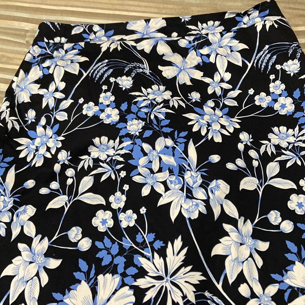 Talbots black , blue and white straight skirt size 6 back zipper !